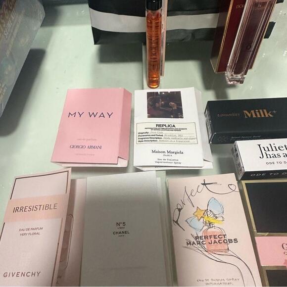 Dolce and Gabbana Perfume and Fragrance Mini Travel Set - Picture 3 of 6